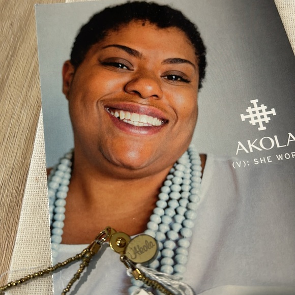 NEW - Akola Horn Small Leaf Necklace - Picture 4 of 4